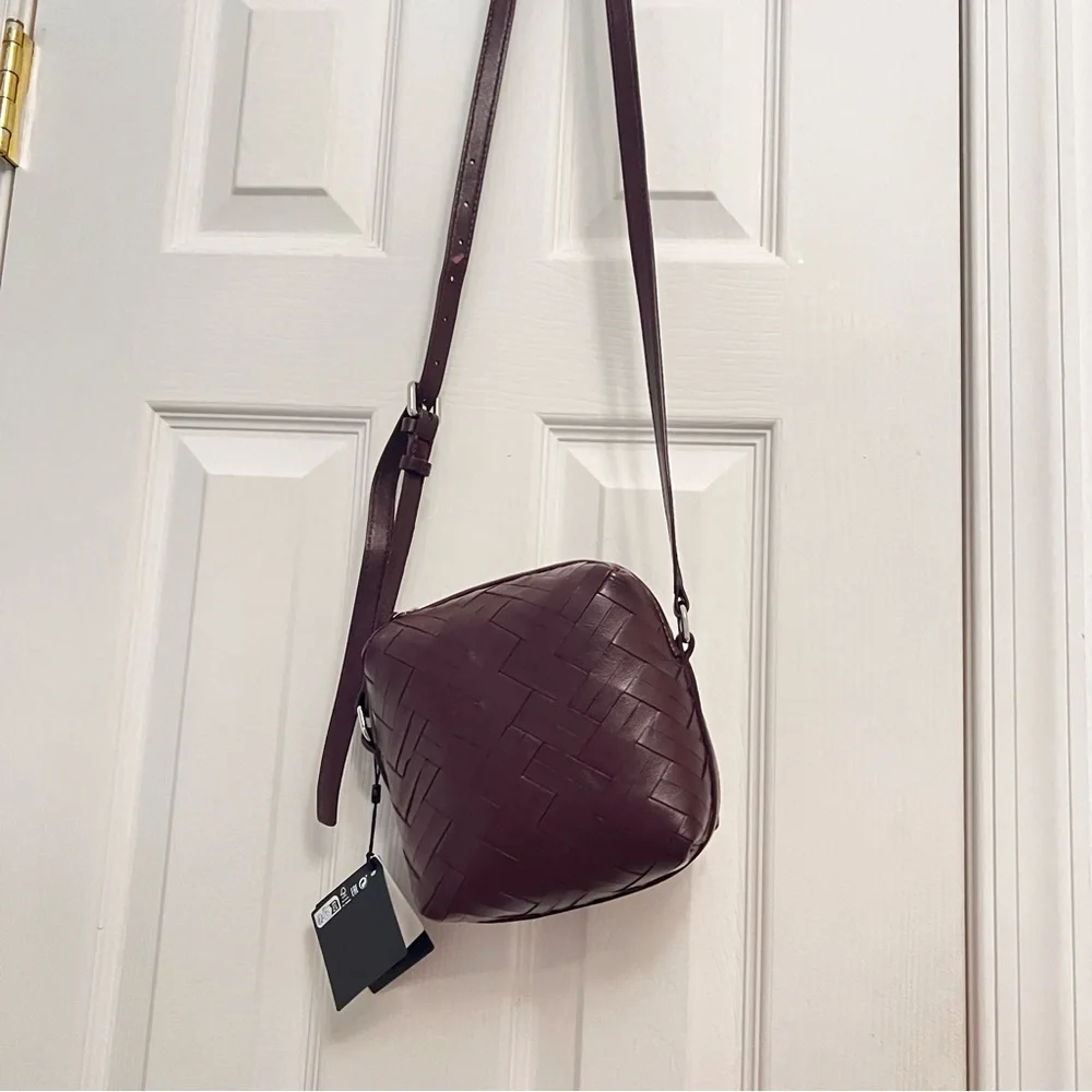 Massimo Dutti Braided nappa leather bucket bag, Burgundy. NWT